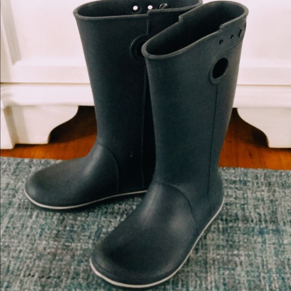 CROCS Shoes - Adorable CROCS 🐊 Rain boots.